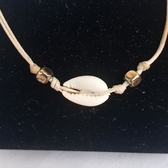 Shell Bracelet - Picture 3 of 4